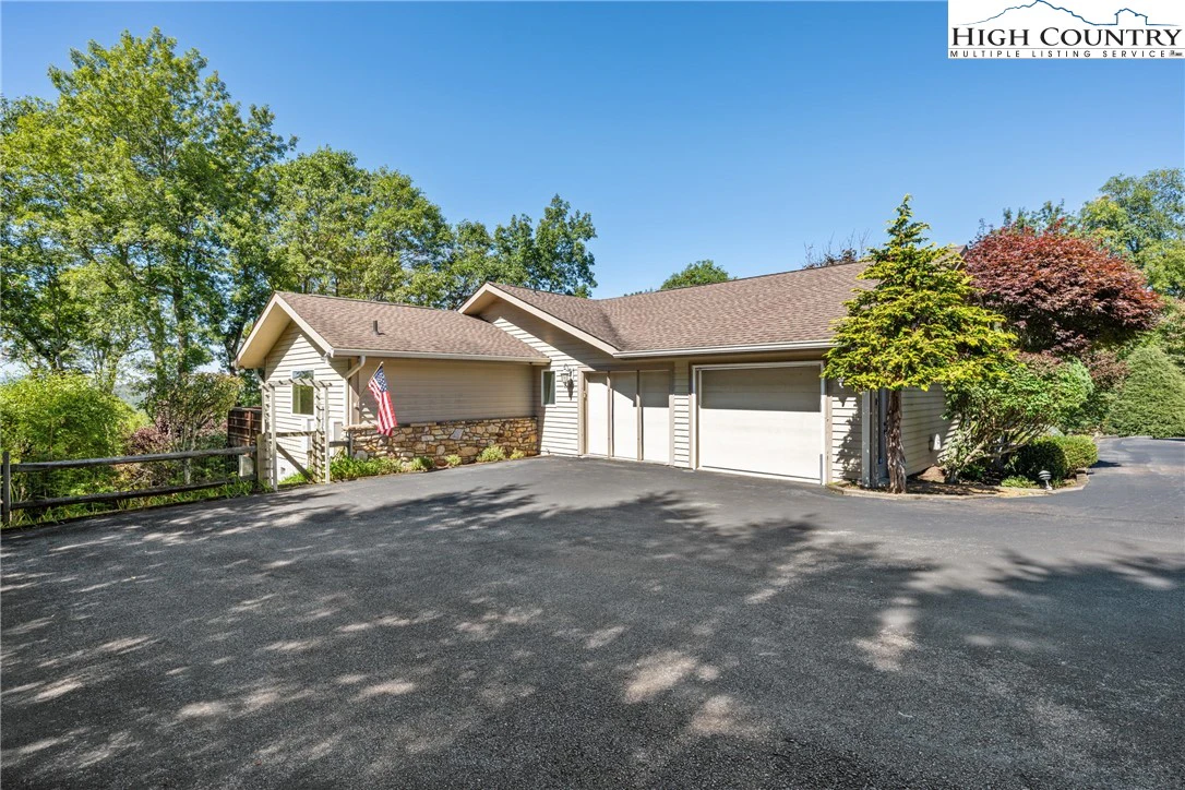 Image number 15 for the current listing