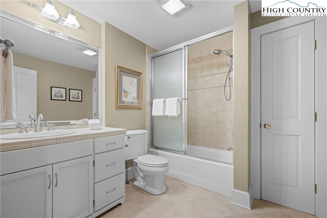 Image number 2 for the current listing