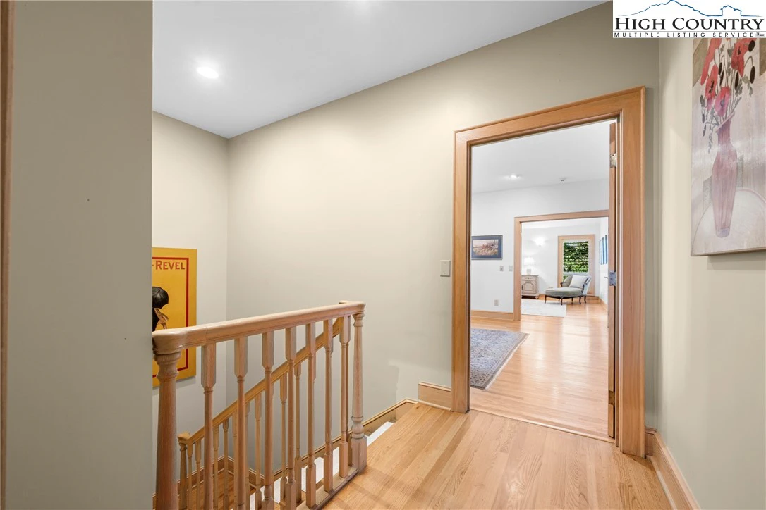 Image number 6 for the current listing