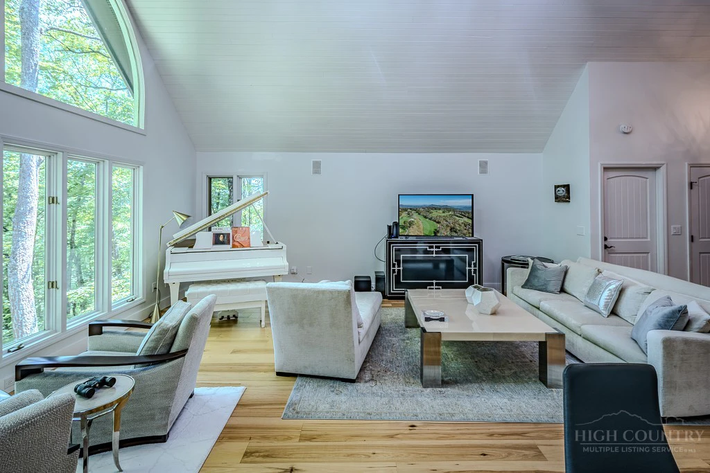 Image number 10 for the current listing