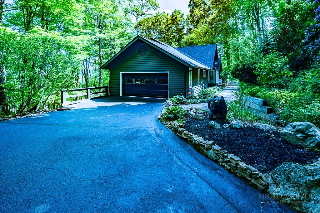 Image number 2 for the current listing