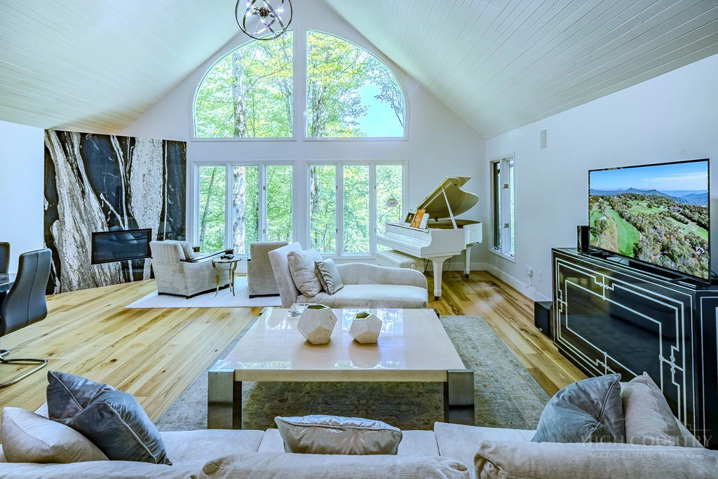 Image number 11 for the current listing