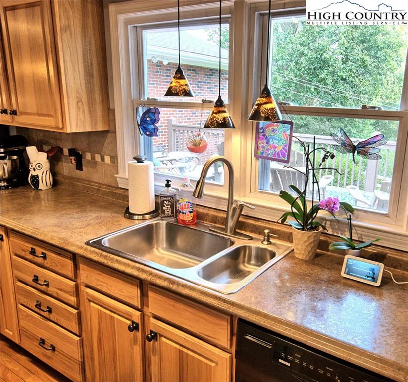 Image number 2 for the current listing