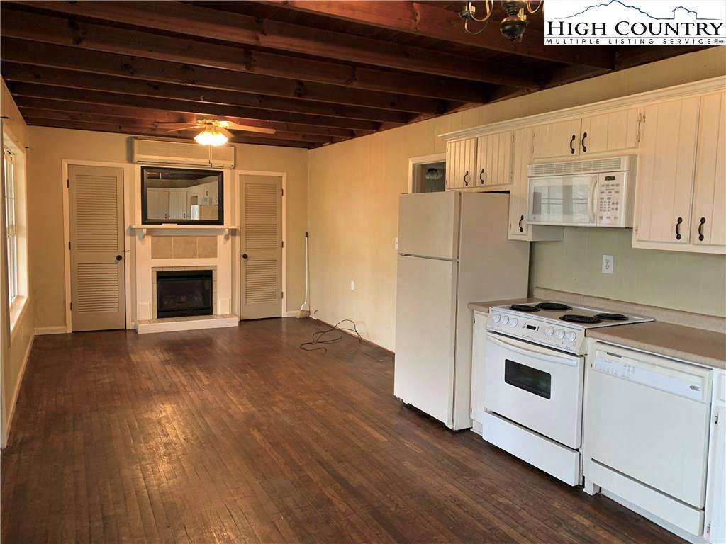 Image number 2 for the current listing