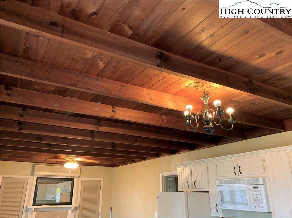 Image number 11 for the current listing