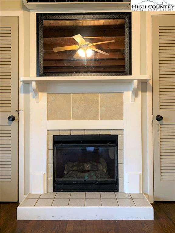 Image number 10 for the current listing