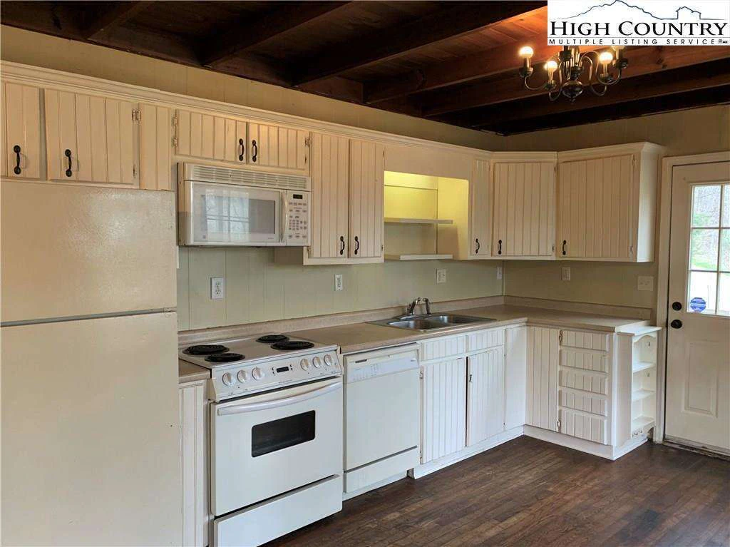 Image number 9 for the current listing