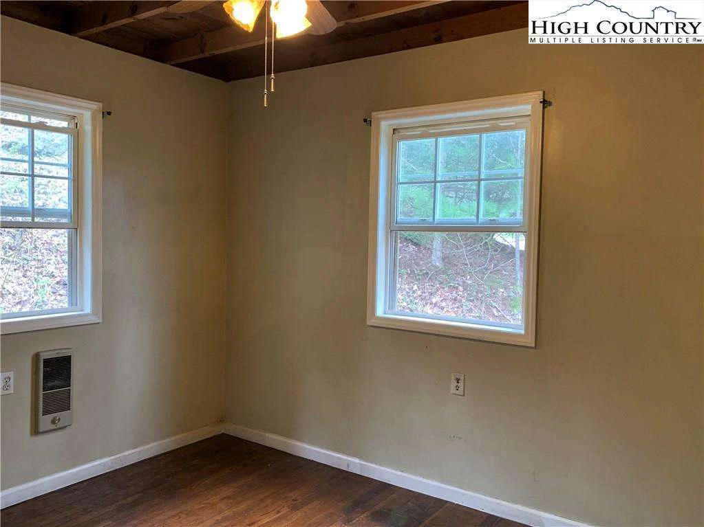 Image number 7 for the current listing