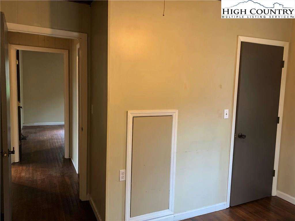 Image number 6 for the current listing