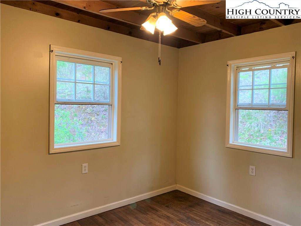 Image number 5 for the current listing