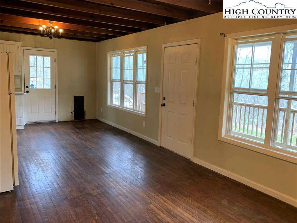 Image number 13 for the current listing