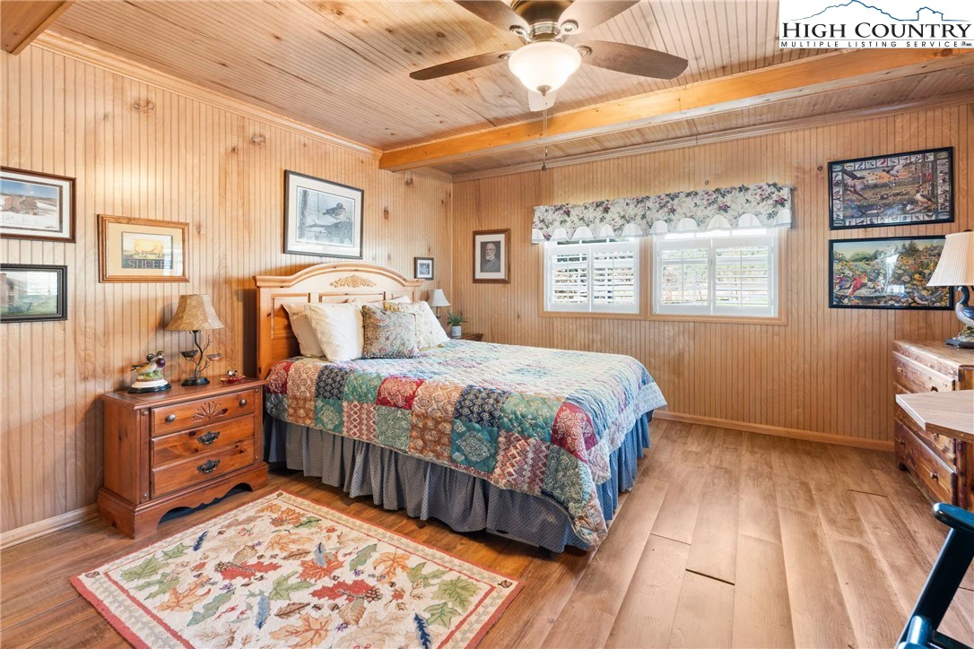Image number 11 for the current listing