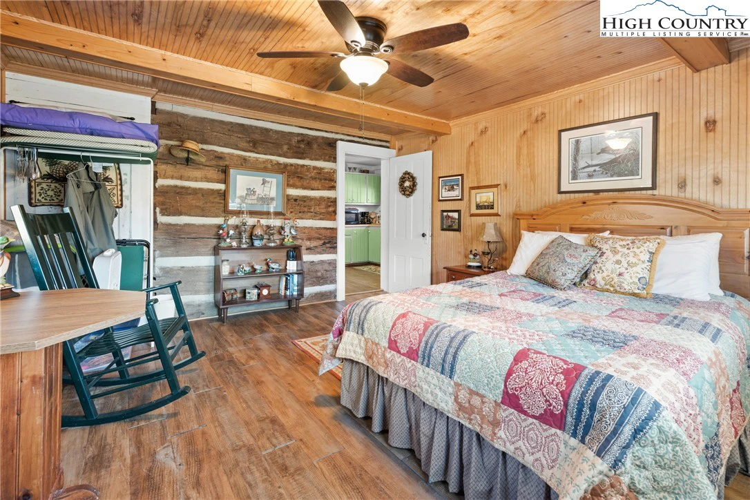 Image number 3 for the current listing