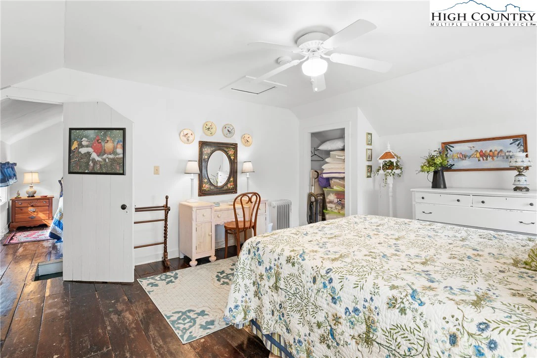 Image number 8 for the current listing