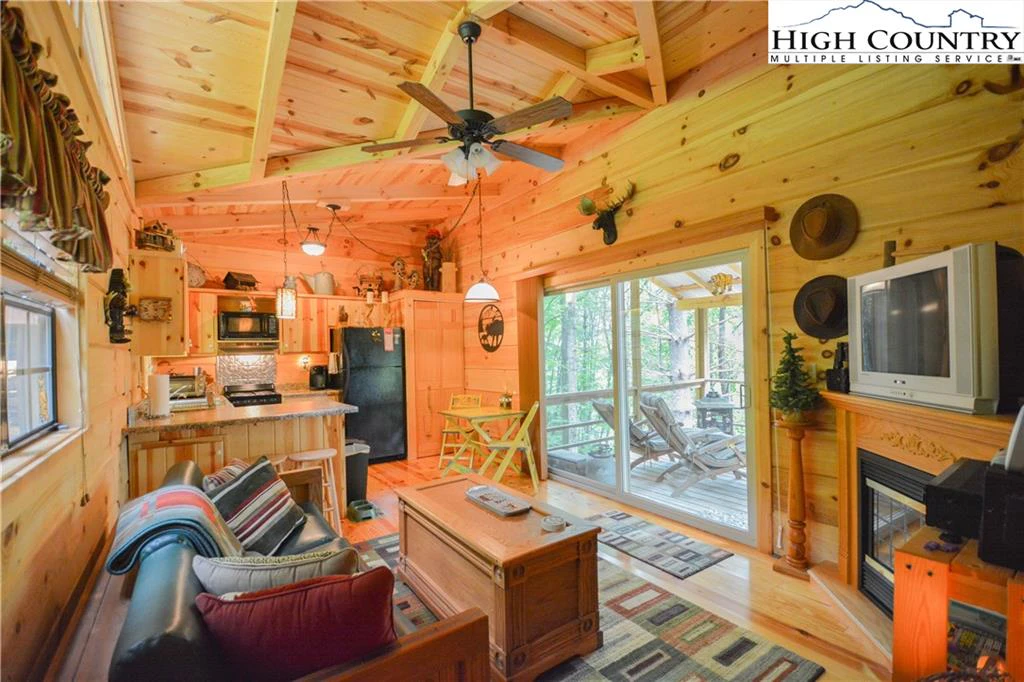 Image number 14 for the current listing