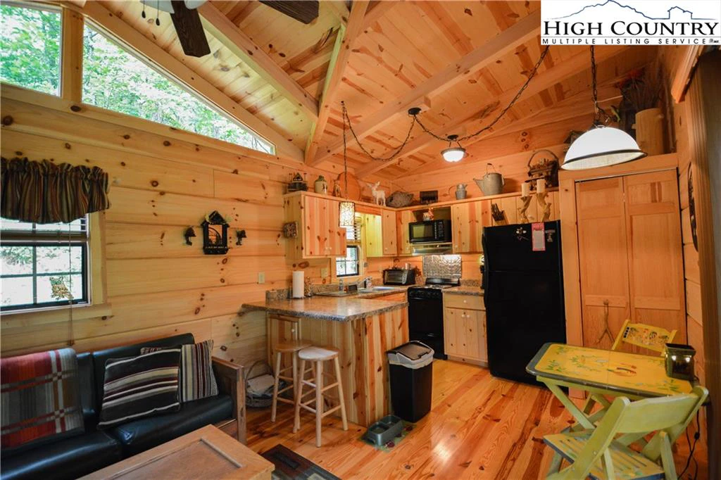 Image number 11 for the current listing