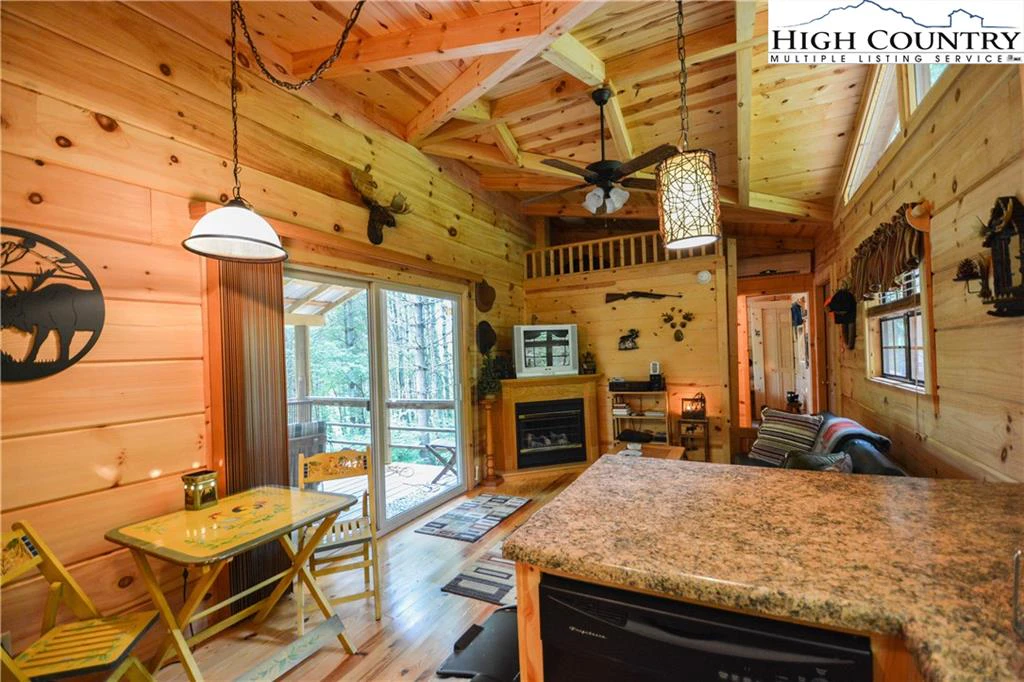 Image number 2 for the current listing