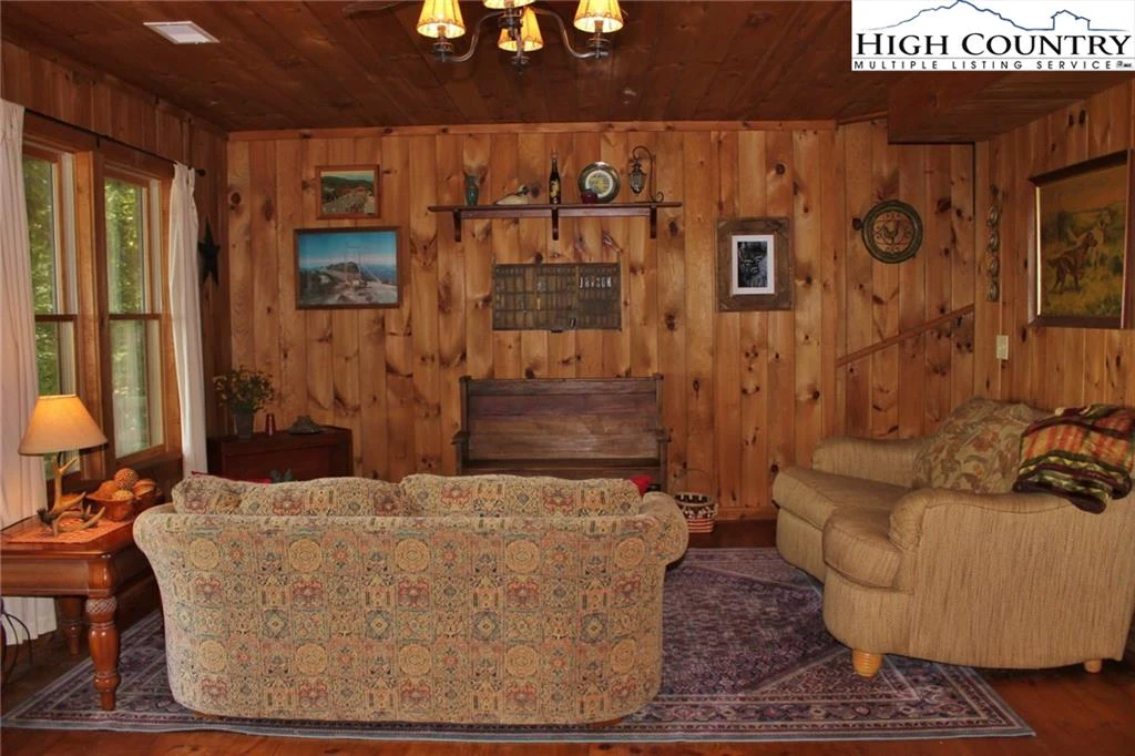 Image number 11 for the current listing