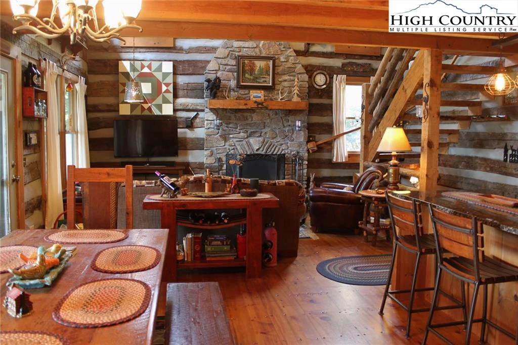 Image number 19 for the current listing