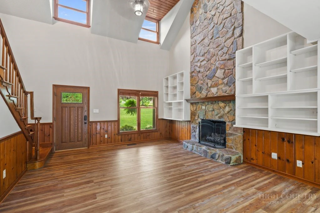 Image number 4 for the current listing