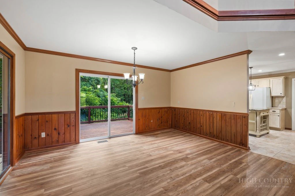 Image number 6 for the current listing