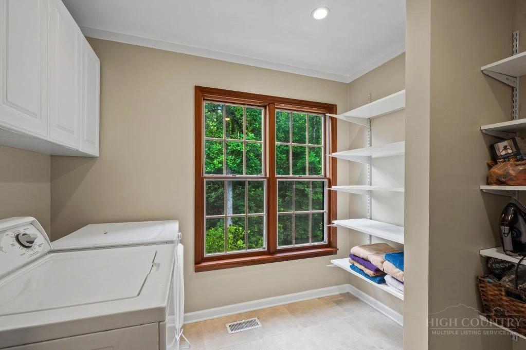 Image number 14 for the current listing