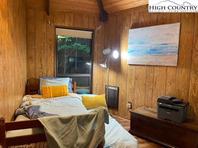 Image number 11 for the current listing