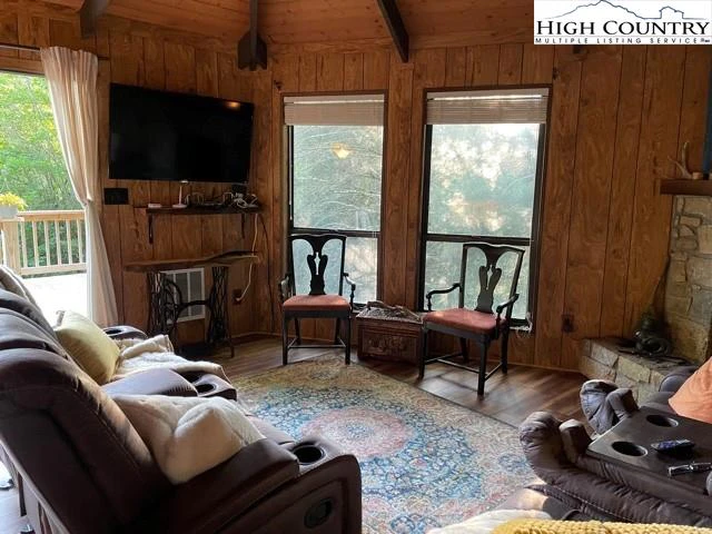 Image number 13 for the current listing