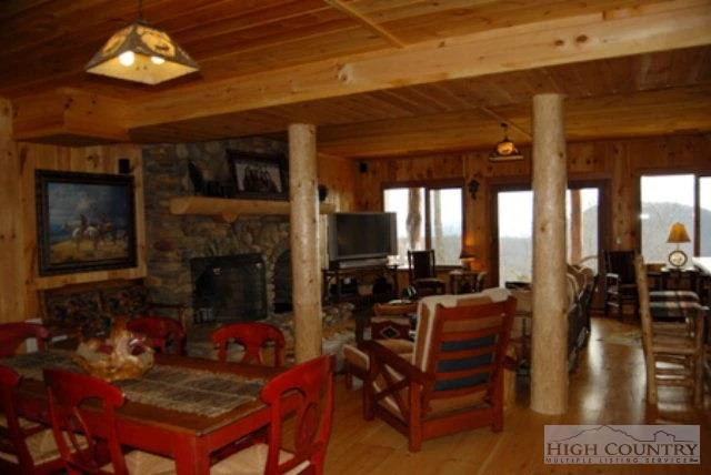 Image number 11 for the current listing