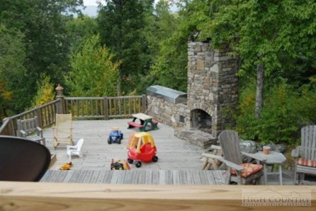 Image number 2 for the current listing