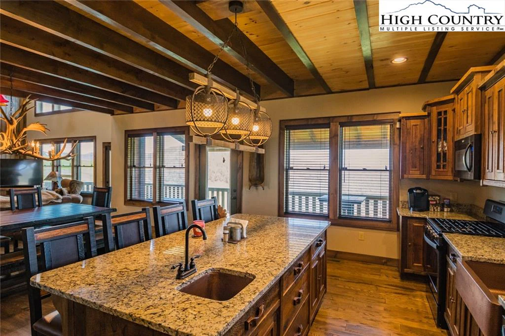 Image number 3 for the current listing