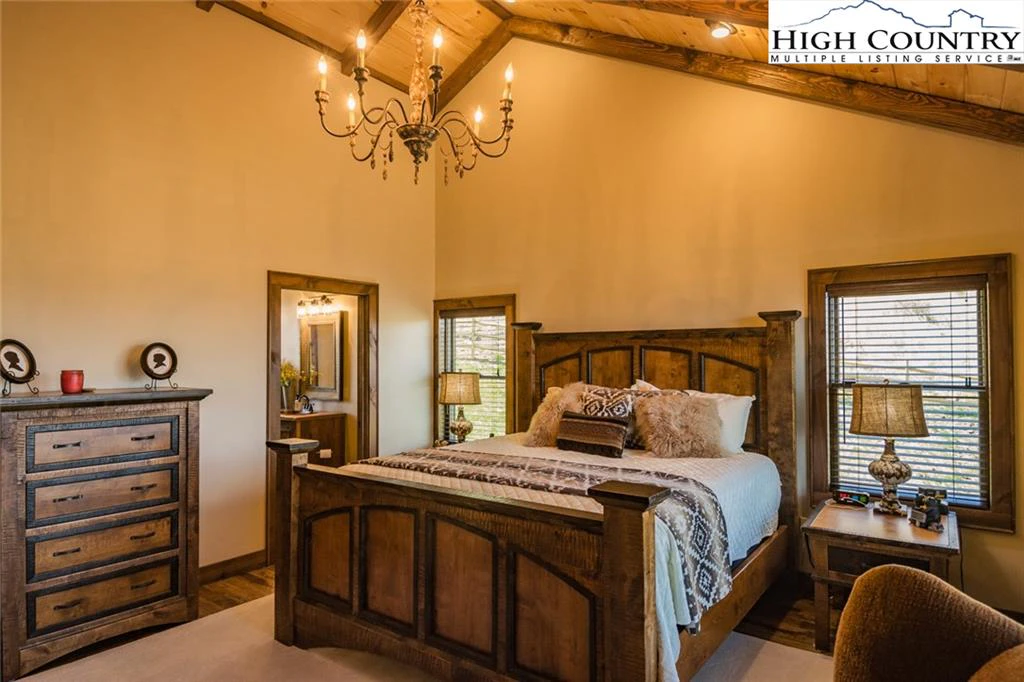 Image number 5 for the current listing