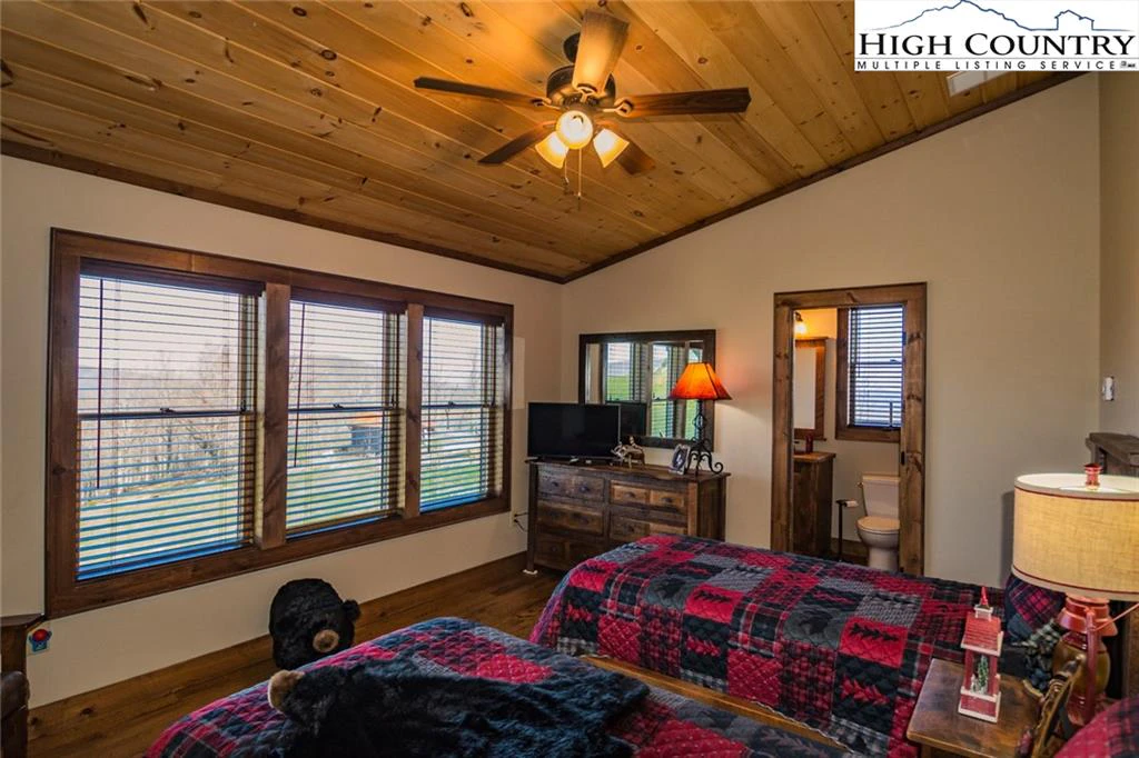 Image number 10 for the current listing