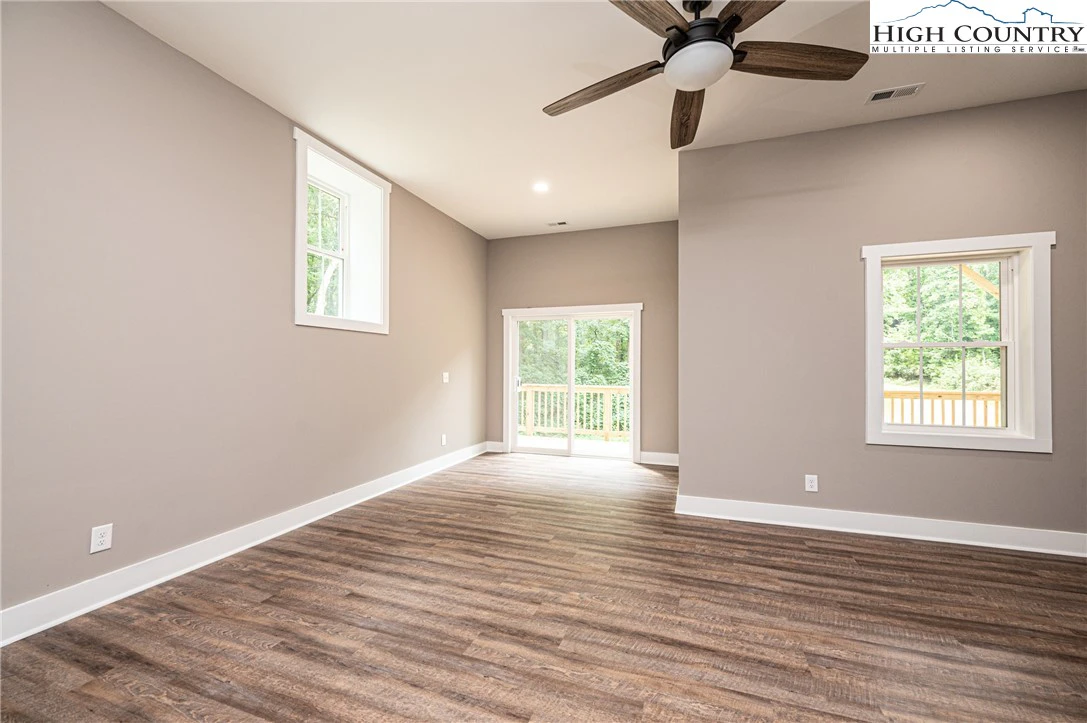 Image number 21 for the current listing
