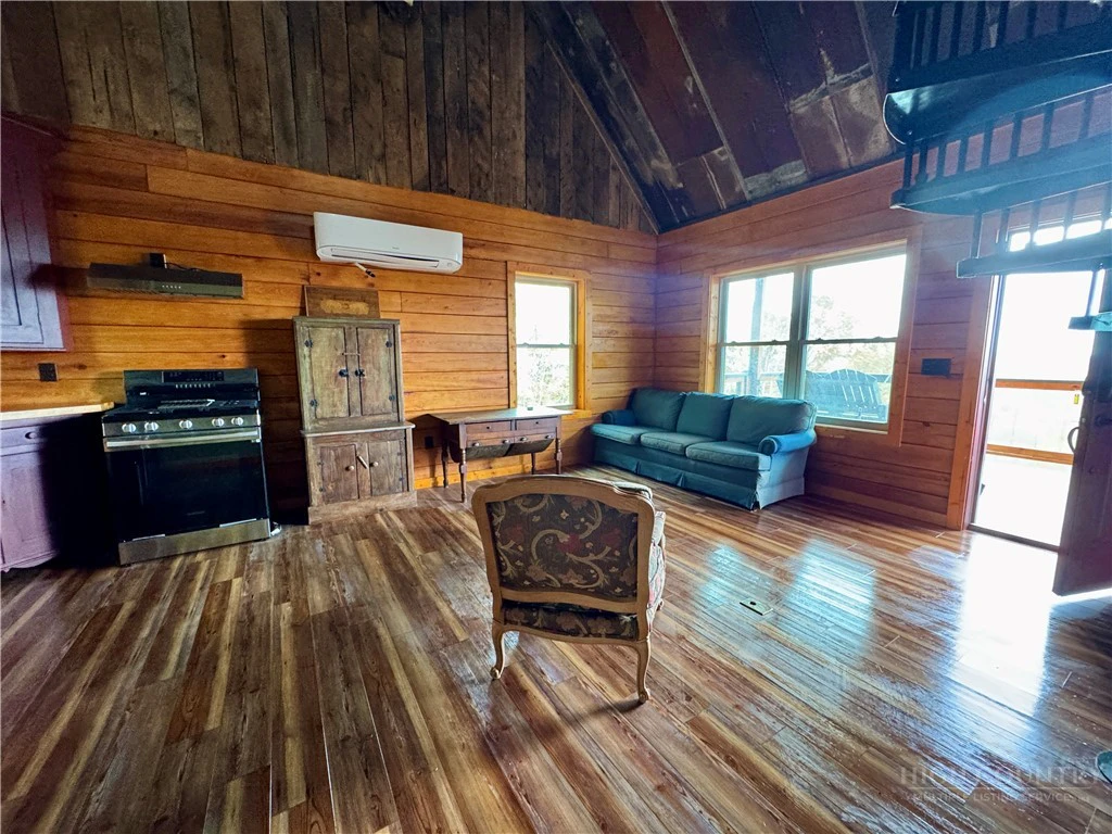 Image number 2 for the current listing