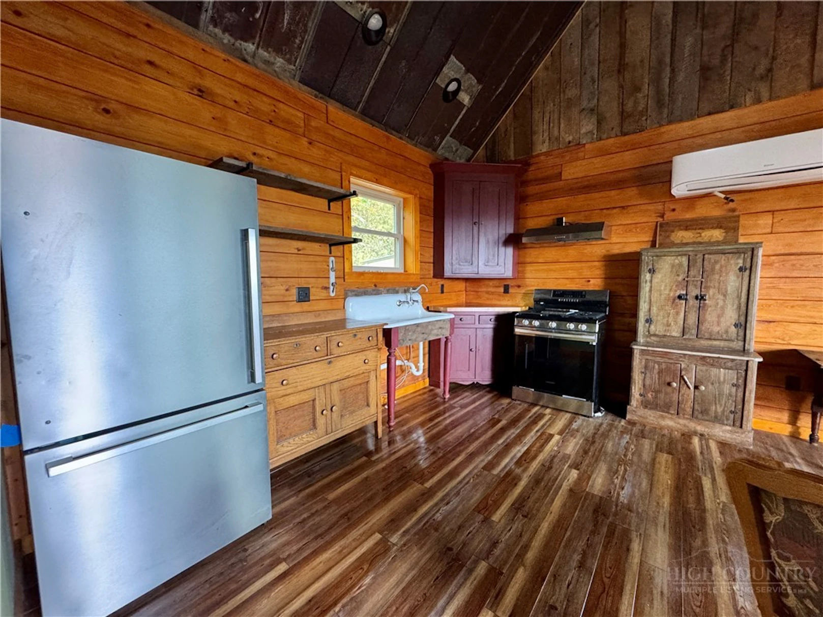 Image number 13 for the current listing