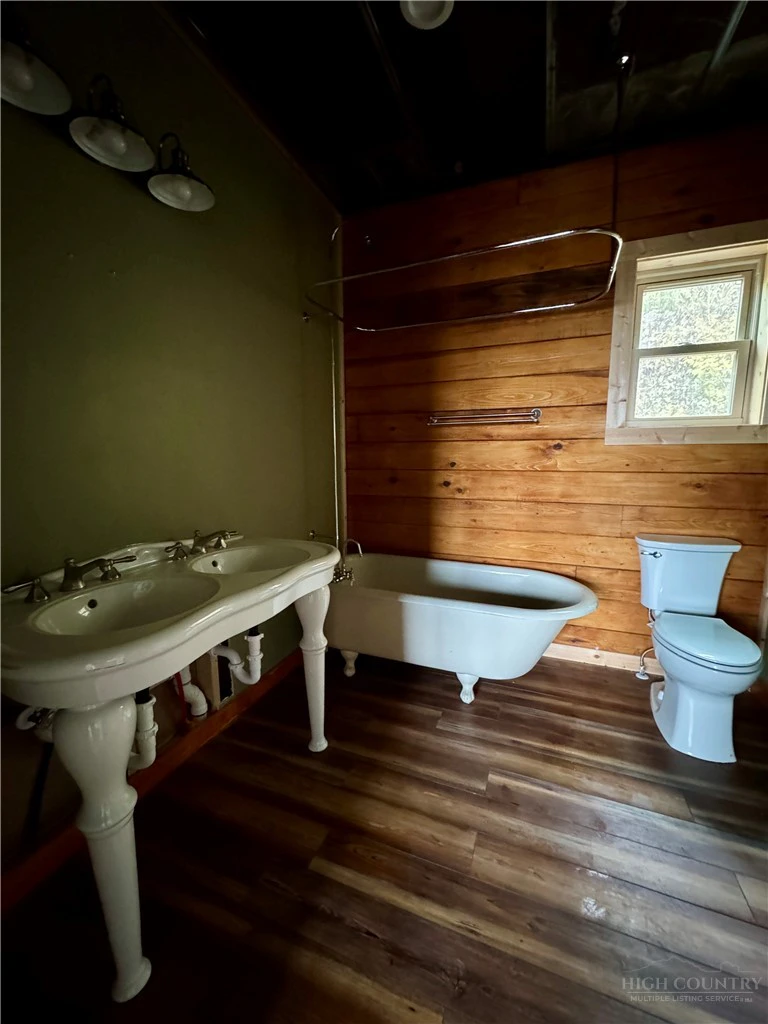 Image number 3 for the current listing
