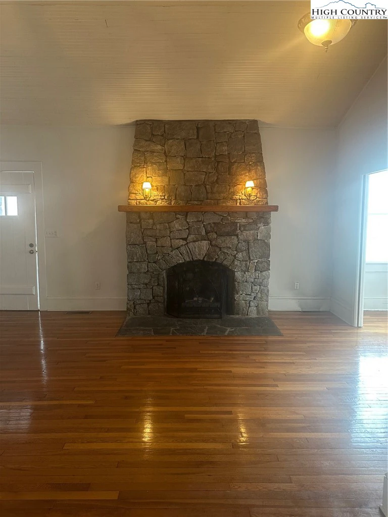 Image number 18 for the current listing