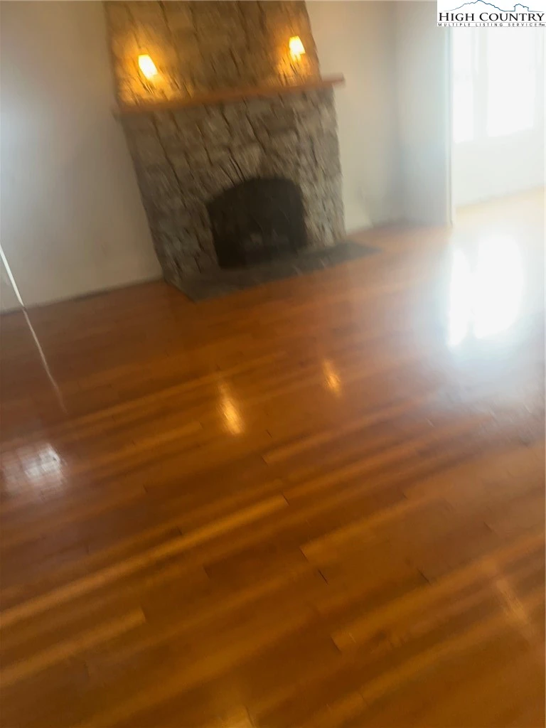 Image number 16 for the current listing