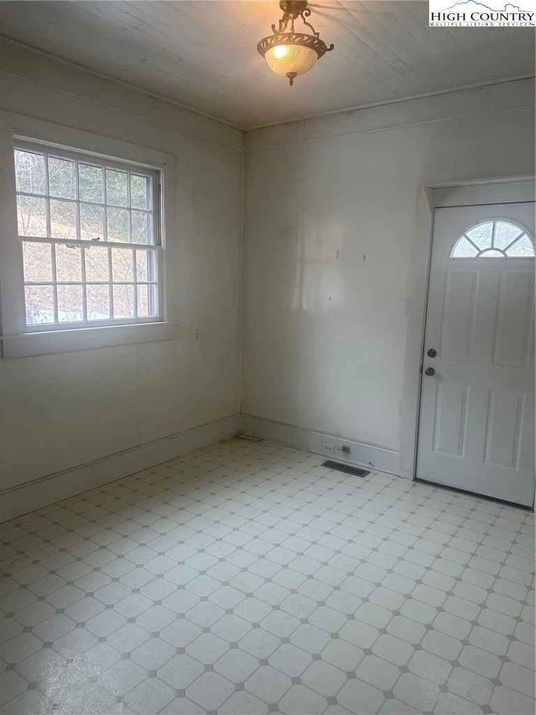 Image number 2 for the current listing