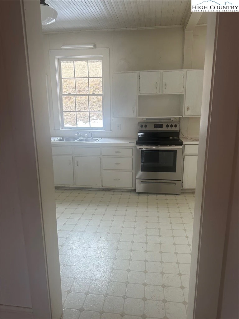 Image number 12 for the current listing