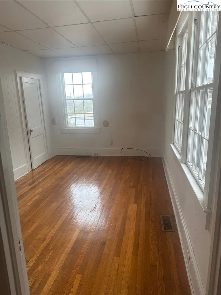 Image number 9 for the current listing