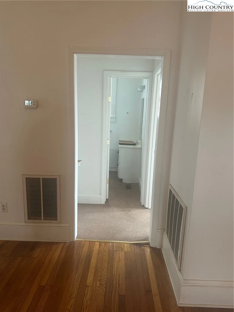 Image number 7 for the current listing