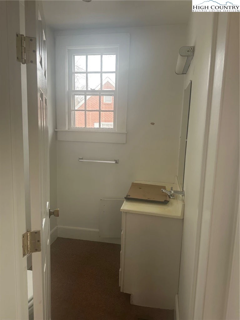 Image number 5 for the current listing