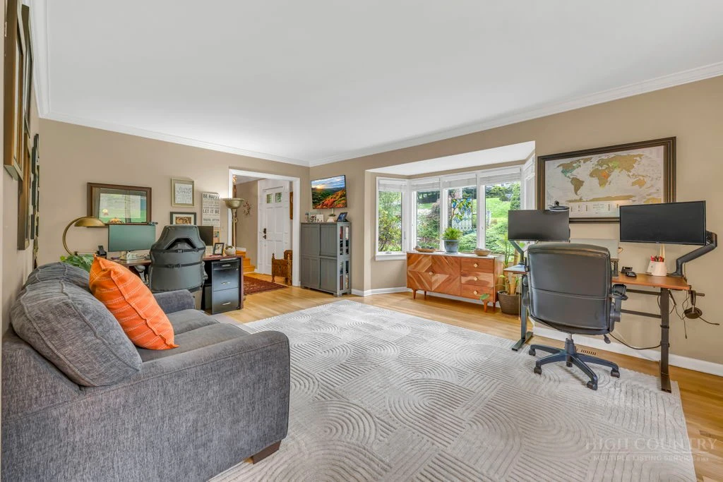 Image number 5 for the current listing