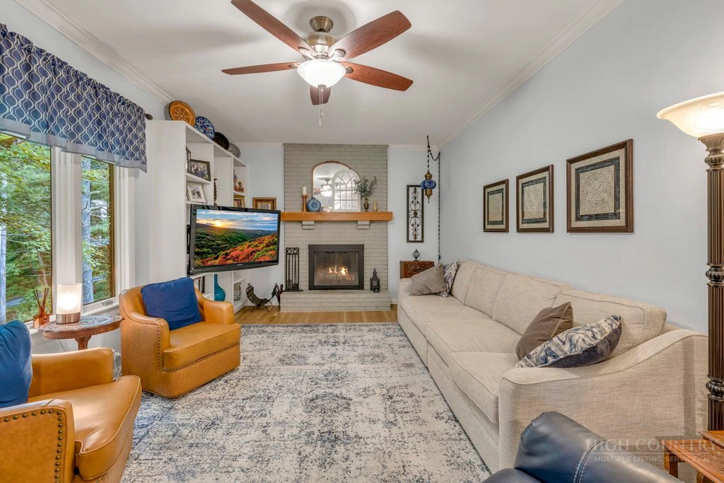 Image number 14 for the current listing