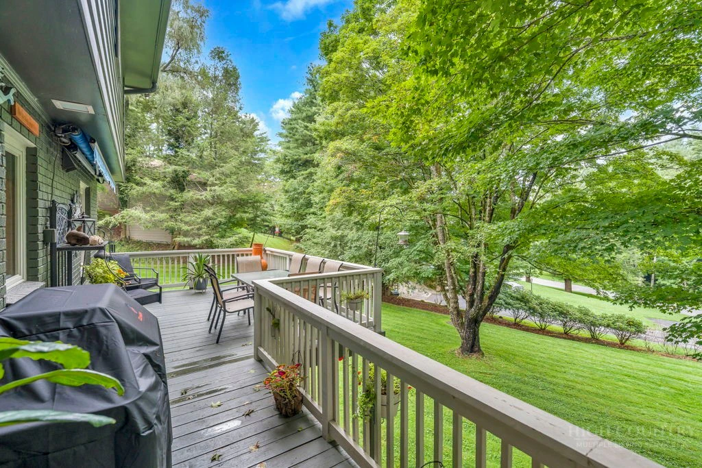 Image number 13 for the current listing