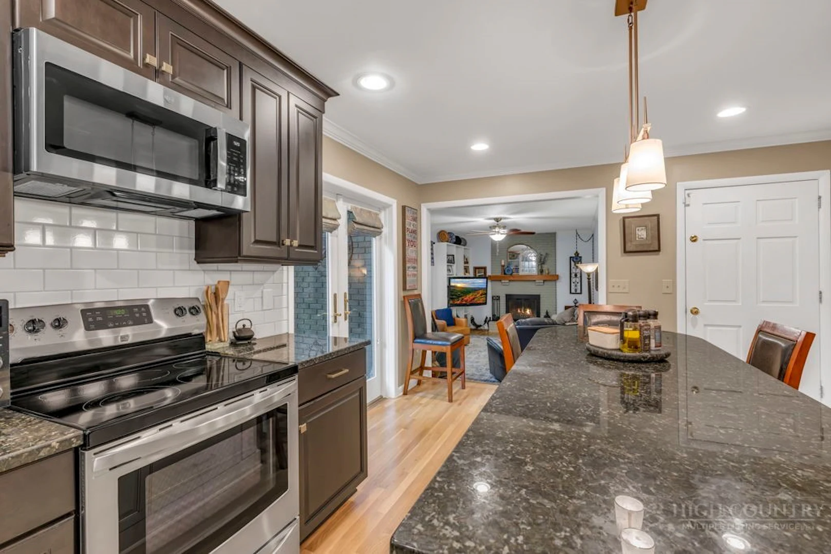 Image number 9 for the current listing