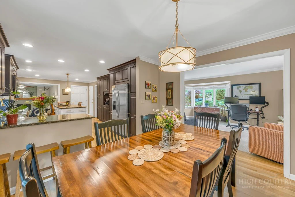 Image number 6 for the current listing