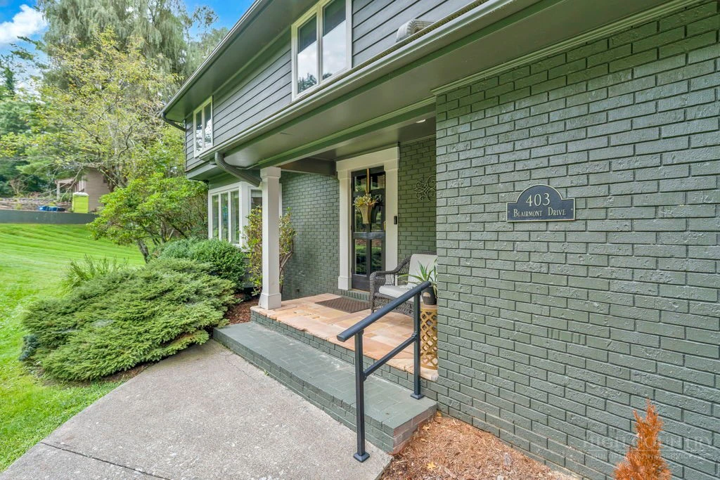 Image number 3 for the current listing
